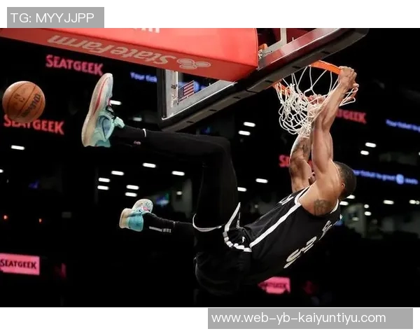 克拉克斯顿半场表现惊艳7中5贡献11分8板5助正负值高达22